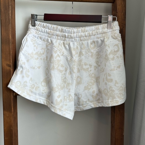 Gymshark Animal Graphic Short - Picture 10 of 13